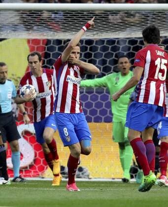 Fußball, CL, Atletico Madrid - Real Madrid Atletico de Madrid s midfielder Saul Niguez (C) jubilates the first goal of the team during the UEFA Champions League semifinal second leg match between Atletico de Madrid and Real Madrid at the Vicente Calderon stadium, in Madrid, Spain, 10 May 2017. ATLETICO MADRID VS. REAL MADRID !ACHTUNG: NUR REDAKTIONELLE NUTZUNG!  Copyright: xJuanJoxMartinx MAD001 20170510-636300479108126946