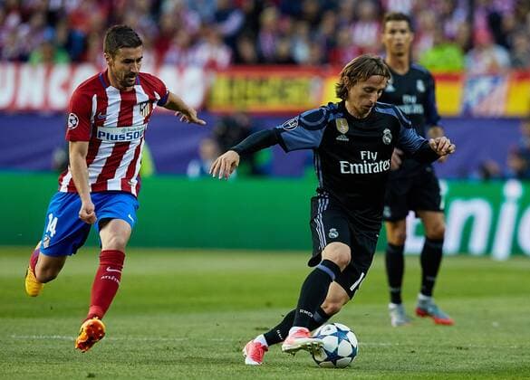 FuÃŸball, CL, Atletico Madrid - Real Madrid May 10th 2017, Vicente Calderon, Madrid, Spain; UEFA Champions League semi-final 2nd leg, Atletico Madrid versus Real Madrid; Luka Modric (R) of Real Madrid competes for the ball with Gabi of Atletico de Madrid; xDavidxAliagax  ActionPlus11877823