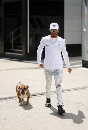 Motorsports: FIA Formula One World Championship WM Weltmeisterschaft 2017, Grand Prix of Spain, 44 Lewis Hamilton (GBR, Mercedes AMG Petronas F1 Team) with his dog Barcelona Spain xHOCHxZWEIx