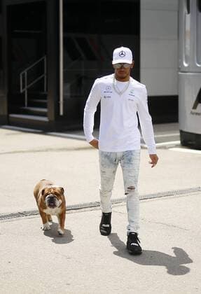 Motorsports: FIA Formula One World Championship WM Weltmeisterschaft 2017, Grand Prix of Spain, 44 Lewis Hamilton (GBR, Mercedes AMG Petronas F1 Team) with his dog Barcelona Spain xHOCHxZWEIx