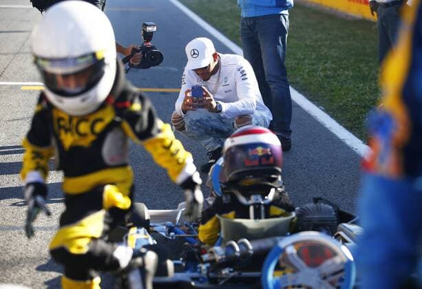 Motorsports: FIA Formula One World Championship WM Weltmeisterschaft 2017, Grand Prix of Spain, 44 Lewis Hamilton (GBR, Mercedes AMG Petronas F1 Team) with young cart driver Barcelona Spain xHOCHxZWEIx