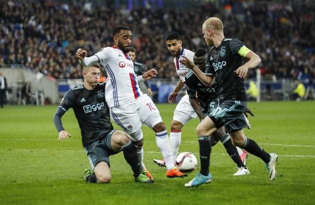 Fußball, EL, Olympique Lyon - Ajax Amsterdam (L-R) Matthijs de Ligt of Ajax, Alexandre Lacazette of Olympique Lyonnais, Nabil Fekir of Olympique Lyonnais, Davinson Sanchez of Ajax, Davy Klaassen of Ajaxduring the UEFA Europa League semi final match between Olympique Lyonnais and Ajax Amsterdam at Stade de Lyon, on May 11, 2017 in Lyon, The Netherlands Olympique Lyon v Ajax UEFA Europa League 2016 2017 xVIxxIVx 7769179