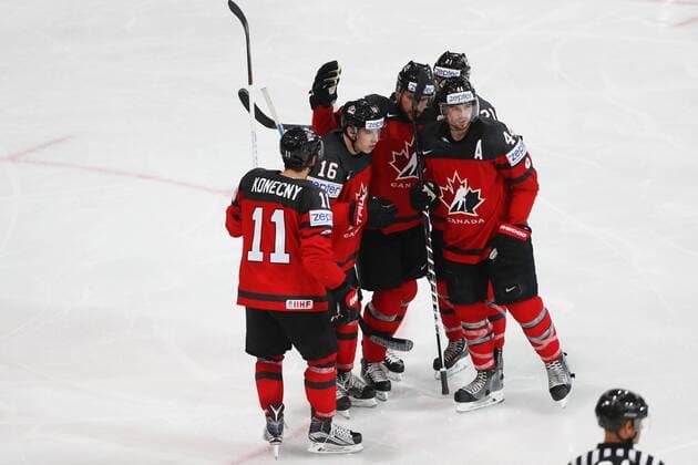 Eishockey, WM, Kanada - Frankreich joie de Mitch Marner (Canada) avec equipe HOCKEY SUR GLACE : Canada vs France - Championnat du monde IIHF 2017 - Paris - 11 05 2017 GwendolineLeGoff Panoramic 