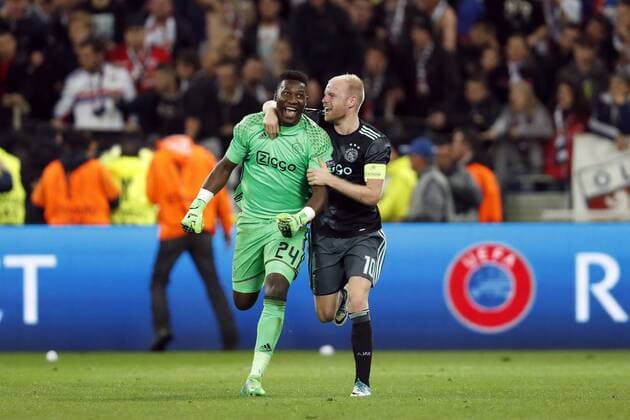Fußball, EL, Olympique Lyon - Ajax Amsterdam (L-R) goalkeeper Andre Onana of Ajax, Davy Klaassen of Ajaxduring the UEFA Europa League semi final match between Olympique Lyonnais and Ajax Amsterdam at Stade de Lyon, on May 11, 2017 in Lyon, The Netherlands Olympique Lyon v Ajax UEFA Europa League 2016 2017 xVIxxIVx 7769924