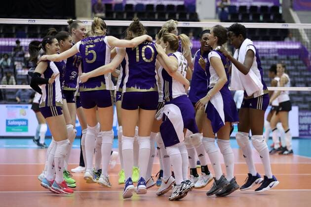 Volero Zurich team group Mannschaftsbild Totale MAY 12, 2017 - Volleyball : 2017 FIVB Volleyball Women s Club World Championship WM Weltmeisterschaft match between Volero Zurich 3-0 Osasco Volei Clube in Kobe, Japan.  (iwpa014631)