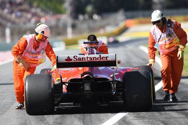 Sebastian Vettel wird mit Getriebeschaden beim 1.Training in die Box geschoben, Grosser Preis von Spanien 2017, 1. Training, Motorsport, Formel 1, 12.05.2017, Barcelona Copyright: xAndre Eibner-Pressefotox EP_JAE