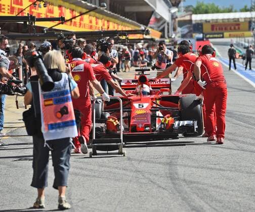 Sebastian Vettel wird mit Getriebeschaden beim 1.Training in die Box geschoben, Grosser Preis von Spanien 2017, 1. Training, Motorsport, Formel 1, 12.05.2017, Barcelona Copyright: xAndre Eibner-Pressefotox EP_JAE