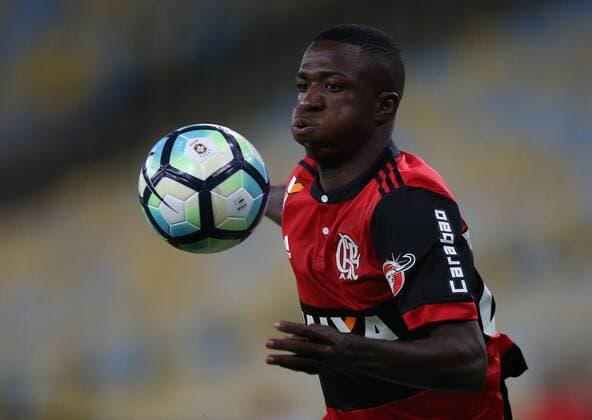 Flamengo s Vinicius Jr. in action against Atletico Mineiro during their Brazilian Soccer Championship 2017 match at the Maracana stadium in Rio de Janeiro, Brazil, 13 May 2017. FLAMENGO VS. ATLETICO MINEIRO !ACHTUNG: NUR REDAKTIONELLE NUTZUNG!  Copyright: xMarceloxSayãox RIO001 20170513-636303128344263554