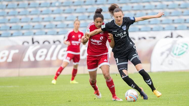 v.li.: Chioma Nisa Igwe (SC Sand, 4), Lucie Vonkova (FF USV Jena, 11); Zweikampf, Duell, Aktion, action, Fußball, Allianz Frauen-Bundesliga, FF USV Jena - SC Sand, xprx