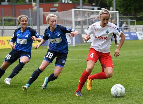 14.05.2017, xhbx, Fussball 1.Bundesliga Frauen, 1.FFC Frankfurt - TSG 1899 Hoffenheim, emspor v.l. Sophie Howard (TSG Hoffenheim 1899), Judith Steinert (TSG Hoffenheim 1899),. Kathrin Hendrich (1.FFC Frankfurt) Frankfurt am Main