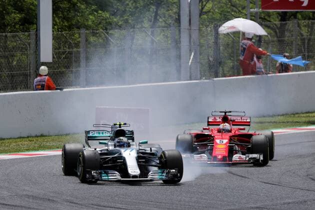 Bilder des Tages - SPORT Spanish Grand Prix, Barcelona 11 - 14 May 2017 Valtteri Bottas (FIN) Mercedes AMG F1 W08 and Sebastian Vettel (GER) Ferrari SF70H battle for position. 14.05.2017. 