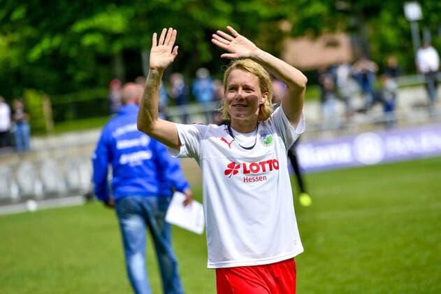 1. Frauen-Fußballbundesliga: 1. FFC Frankfurt - TSG Hoffenheim; 14.05.2017 Saskia Bartusiak (1. FFC Frankfurt) verabschiedet sich; 1. FFC Frankfurt - TSG Hoffenheim am 14.05.2017 im Stadion am Brentanobad, Frankfurt (Hessen) xkpx