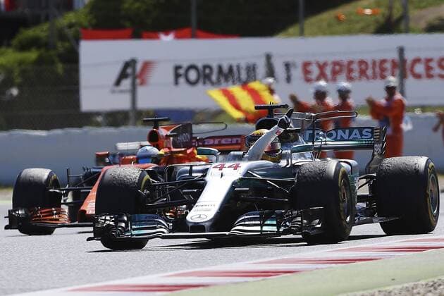 British Formula One driver Lewis Hamilton, of Mercedes, waves as he celebrates after winning the 2017 Grand Prix of Spain at Barcelona-Catalonia racetrack in Montmelo, Catalonia, northeastern Spain, 14 May 2017. GRAND PRIX OF SPAIN !ACHTUNG: NUR REDAKTIONELLE NUTZUNG!  Copyright: xAlejandroxGarciax GRA205 20170514-636303763087205248
