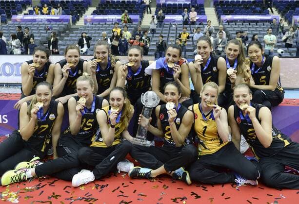 Bilder des Tages - SPORT (170514) -- KOBE, May 14, 2017 -- Players of Vakifbank Istanbul celebrates after winning Women s Club World Championship WM Weltmeisterschaft 2017 final match between Vakifbank Istanbul and Rexona-Sesc in Kobe, Japan, on May 14, 2017. Vakifbank Istanbul won 3-0 and claimed the title. ) (SP)JAPAN-KOBE-VOLLEYBALL-WOMEN S CLUB WORLD CHAMPIONSHIP-FINAL-VAKIFBANK VS REXONA-SESC MaxPing 