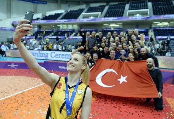 (170514) -- KOBE, May 14, 2017 -- Players of Vakifbank Istanbul celebrates after winning Women s Club World Championship WM Weltmeisterschaft 2017 final match between Vakifbank Istanbul and Rexona-Sesc in Kobe, Japan, on May 14, 2017. Vakifbank Istanbul won 3-0 and claimed the title. ) (SP)JAPAN-KOBE-VOLLEYBALL-WOMEN S CLUB WORLD CHAMPIONSHIP-FINAL-VAKIFBANK VS REXONA-SESC MaxPing 