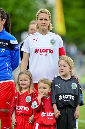 1. Frauen-Fußballbundesliga: 1. FFC Frankfurt - TSG Hoffenheim; 14.05.2017 Verabschiedung von Saskia Bartusiak (1. FFC Frankfurt); 1. FFC Frankfurt - TSG Hoffenheim am 14.05.2017 im Stadion am Brentanobad, Frankfurt (Hessen) xkpx