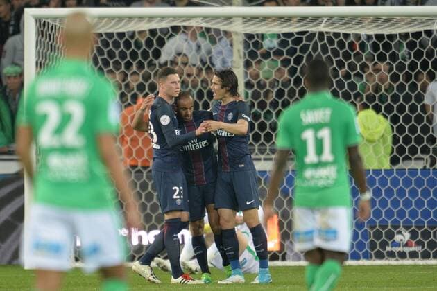 Bilder des Tages - SPORT Joie de Lucas (psg) et de ses coequipiers FOOTBALL : Saint Etienne vs Paris Saint Germain - Ligue 1 - 14 05 2017 FredericChambert Panoramic 