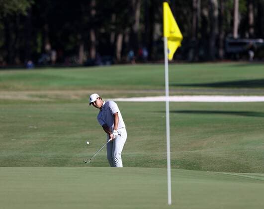 Themen der Woche - SPORT Bilder des Tages - SPORT May 14, 2017 - Ponte Vedra Beach, Florida, United States - Si Woo Kim chips on to the 15th green during the final round of The PLAYERS Championship at TPC Sawgrass. Golf 2017: The PLAYERS Championship - Final Round - ZUMAw109 20170514_zap_w109_029 Copyright: xDebbyxWongx