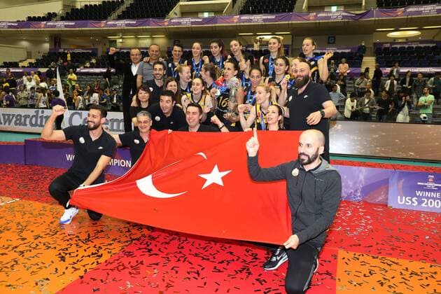 Vakifbank Istanbul team group Mannschaftsbild Totale MAY 14, 2017 - Volleyball : 2017 FIVB Volleyball Women s Club World Championship WM Weltmeisterschaft Final match between Vakifbank Istanbul 3-0 Rexona-Sesc Rio in Kobe, Japan. Noxthirdxpartyxsales  (iwpa014682)
