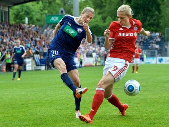 Fussball Frauen 1.Bundesliga 14.05.2017 21 Spieltag Potsdam Karl Liebknecht Stadion 1 FFC Turbine Potsdam geg FC Bayern Muenchen ( München )0 : 4 Bianca SCHMIDT 20 Turbine geg Carina WENNINGER 19 FCB