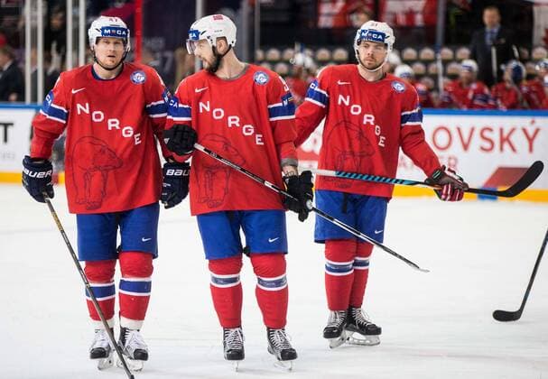 15.05.2017, AccorHotels Arena, Paris, FRA, IIHF WM 2017, Kanada vs Norwegen, Gruppe B, im Bild Alexander Bonsaksen of Norway, Daniel Sorvik of Norway and Mats Rosseli Olsen of Norway during the group B match of 2017 IIHF World Championship WM Weltmeisterschaft between Canada and Norway at the AccorHotels Arena in Paris, France on 2017 05 15. Paris  EP_pon  