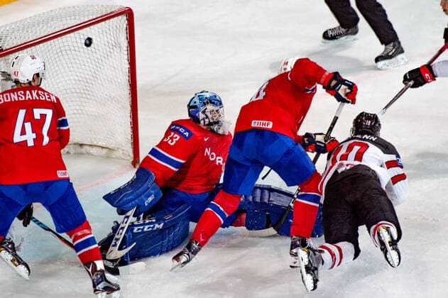 PARIS, FRANCE - MAY 15: 10 Brayden Schenn (CAN) scores a goal against 33 Goalie Henrik Haukeland (NOR) during the Ice hockey Eishockey World Championship WM Weltmeisterschaft between Canada and Norway at AccorHotels Arena in Paris, France, on May 15, 2017. (Photo by Robert Hradil Icon Sportswire) HOCKEY: MAY 15 IIHF World Championship - Canada v Norway Icon1705150517 EDITORIAL USE ONLY