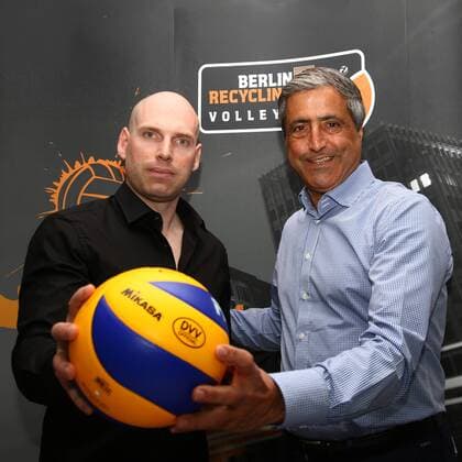Volleyball, Herren, Saison 2016 17, 1. Bundesliga, Pressekonferenz BR Volleys, Cheftrainer Luke Reynolds (Berlin Recycling Volleys), Manager Kaweh Niroomand (Berlin Recycling Volleys), 16.05.17, Copyright: xMichaelxHundtx xMatthiasxKochx