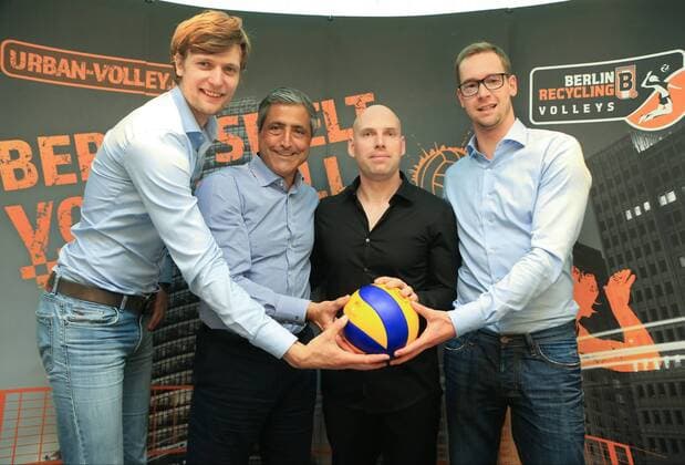 GER, 1.VBL, BR VOLLEYS , Trainervorstellung 16.05.2017, Park Inn Hotel, Berlin, GER, 1.VBL, BR VOLLEYS , Trainervorstellung, im Bild Trainer Luke Reynolds (BR Volleys), Manager Kaweh Niroomand (BR Volleys), Robert Kromm (BR Volleys 3), Sebastian Kuehner (BR Volleys 10) nordphotox xEngler