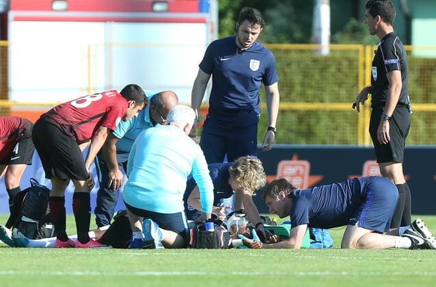 Fußball, U17 EM, Halbfinale, England - Türkei U-17 ENG vs TUR - Zapresic, Croatia 16.05.2017., Zapresic - Polufinalna nogometna utakmica Europskog prvenstva U-17 izmedju Turske i Engleske. Teska ozljeda nogometasa Callum Hudson Odoi.  SanjinxStrukic PIXSELL