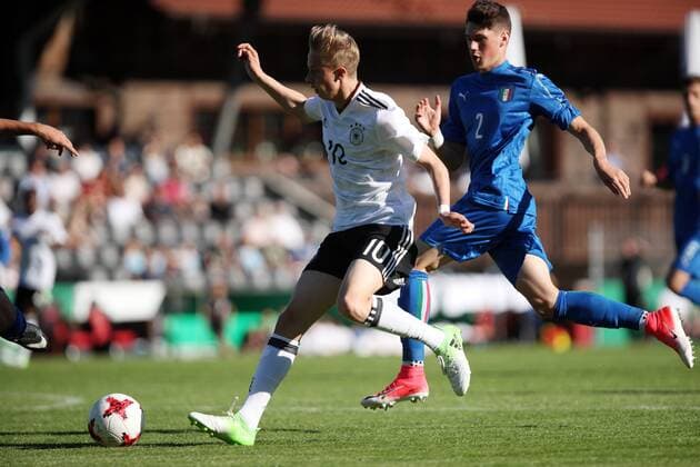 Fußball, U18-Länderspiel, Deutschland - Italien U17 U 17 Deutschland - U17 Italien Deutschland, Großaspach, 17.05.2017, Fussball, FIFA Länderspiel Junioren, U17 DFB Deutschland - U17 Italien: Sam Francis Schreck (DFB Deutschland).