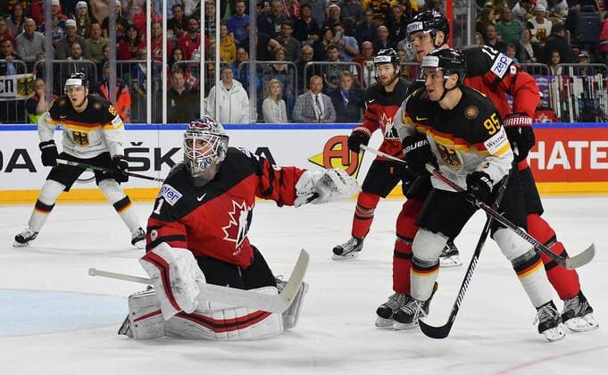 18.05.2017, xblx, Eishockey WM 2017, Kanada - Deutschland, emspor, v.l., David Wolf (Deutschland, DEB), Calvin Pickard (Team Canada, Kanada), Sean Couturier (Team Canada, Kanada), Frederik Tiffels (Deutschland, DEB), Colton Parayko (Team Canada, Kanada) Koeln
