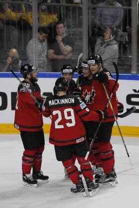 IIHF WM 2017, Kanada - Deutschland, 18.05.2017 Colton Parayko (Kanada, 12); +ka16; Ryan OReilly (Kanada, 90); IIHF WM 2017, Kanada - Deutschland am 18.05.2017 in der Lanxess-Arena in Koeln (Deutschland). xadx