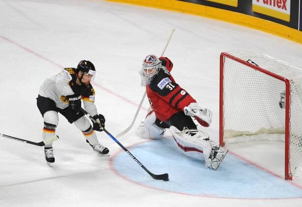 Eishockey WM 2017 in Köln: Viertelfinale: Kanada - Deutschland - 18.05.2017. Tor zum 1:2 Anschlußtreffer für Deutschland durch Yannic Seidenberg gegen Tw. Piccard (Kanada). HM