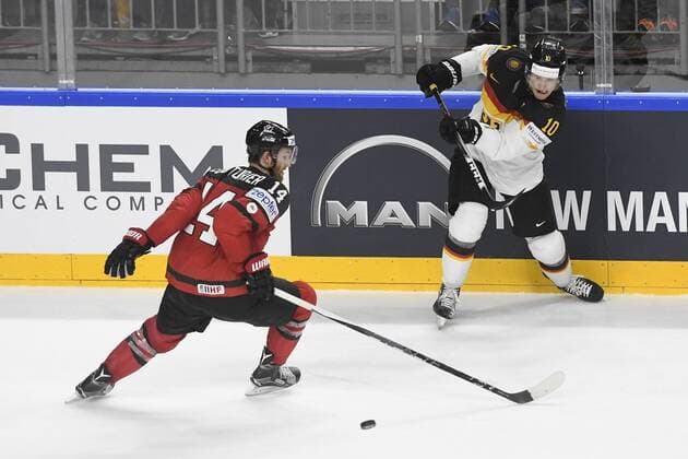 IIHF Eishockey-WM 2017 Canada - Germany on 17.05.2017 at Lanxess Arena in Cologne Christian Ehrhoff ( 10 Germany) gegen Sean Couturier ( 14 Team Canada) wd
