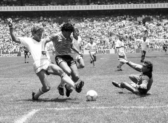 FB WM 1986 England - Argentinien 1:2 Tor 0:2 durch Diego Maradona, Torwrt Shilton am Boden HM