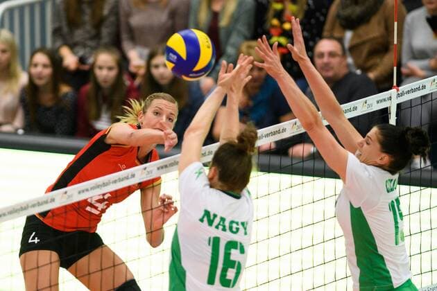 19.05.2017, Sporthalle Berg Fidel, Muenster Volleyball, Länderspiel Laenderspiel, Deutschland vs. Ungarn Angriff Maren Brinker ( 4 GER) - Block Doppelblock Eszter Nagy ( 16 HUN), Dorottya Bodnar ( 15 HUN)