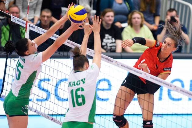 19.05.2017, Sporthalle Berg Fidel, Muenster Volleyball, Länderspiel Laenderspiel, Deutschland vs. Ungarn Block Doppelblock Rita Liliom ( 15 HUN), Eszter Nagy ( 16 HUN) - Angriff Lena Stigrot ( 10 GER)
