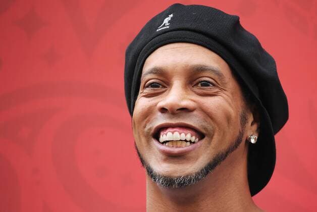 Themen der Woche - SPORT Bilder des Tages - SPORT ST PETERSBURG, RUSSIA - MAY 20, 2017: Brazilian forward Ronaldinho (Ronaldo de Assis Moreira) attends a ceremony to open the 2017 FIFA Confederations Cup Park for football fans in Konyushennaya Square. Peter Kovalev TASS  TS04F636