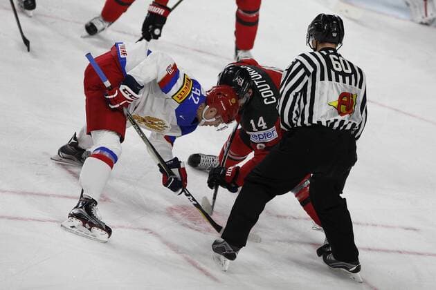 IIHF WM 2017, Kanada - Russland, 20.05.2017 Yeveni Kuznetsov (Russland, 92); Sean Couturier (Kanada, 14); IIHF WM 2017, Kanada - Russland am 20.05.2017 in der Lanxess-Arena in Koeln (Deutschland). xadx