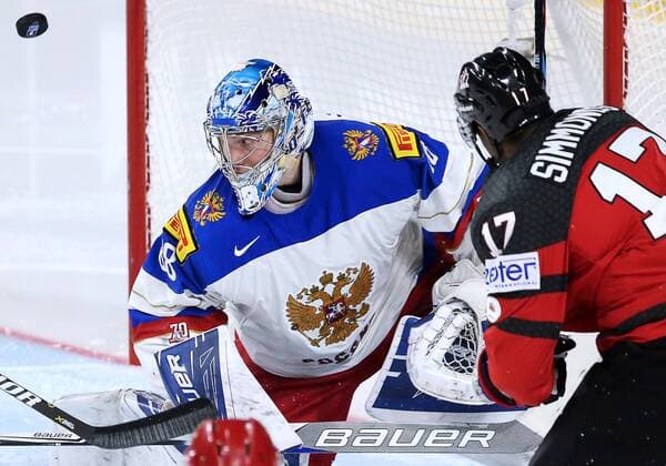 COLOGNE, GERMANY - MAY 20, 2017: Russia s goaltender Andrei Vasilevsky (L), and Canada s Wayne Simmonds in their 2017 IIHF Ice hockey Eishockey World Championship WM Weltmeisterschaft semifinal match at Lanxess Arena. Anton Novoderezhkin TASS  TS04F6DB