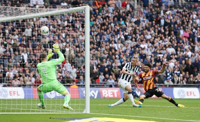 Millwall s Steve Morison scoring his sides opening goal during the League One Play-Off Final match at Wembley Stadium, London. Picture date: May 20th, 2017. Pic credit should read: David Klein Sportimage EDITORIAL USE ONLY. No use with unauthorised audio, video, data, fixture lists, club league logos or live services. Online in-match use limited to 120 images, no video emulation. No use in betting, games or single club league player publications.