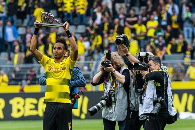 GER, 1.FBL, Borussia Dortmund vs SV Werder Bremen 20.05.2017, Signal Iduna Park, Dortmund, GER, 1.FBL, Borussia Dortmund vs SV Werder Bremen, im Bild picture shows Pierre-Emerick Aubameyang (Borussia Dortmund 17) lässt sich als Torschützenkönig feiern, Foto © nordphoto Rauch nordphotox xRauch