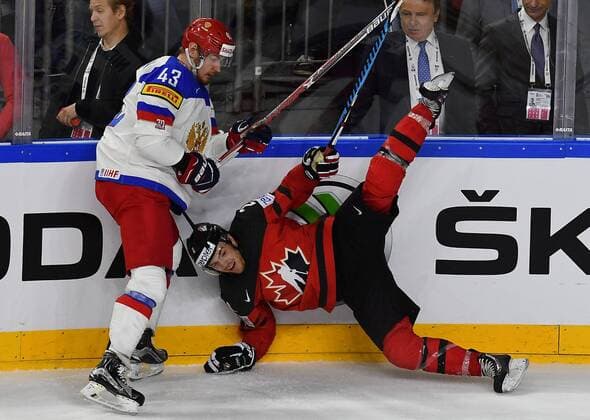 Bilder des Tages - SPORT 20.05.2017, xblx, Eishockey WM 2017, Halbfinale, Kanada - Russland, emspor, v.l. Valeri Nichuchkin, Waleri Nitschuschkin (Team Russland), Brayden Point (Team Canada, Kanada) Koeln