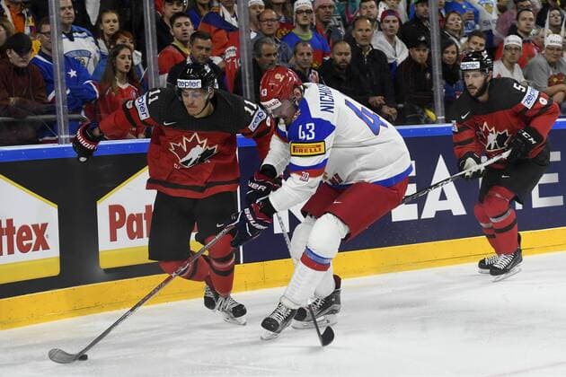 IIHF Eishockey-WM 2017 Canada vs Russia on 20.05.2017 at Lanxess Arena in Cologne Travis Konecny ( 11 Team Canada) und Jason Demers ( 5 Team Canada) gegen Valeri Nichushkin ( 43( Russia) wd