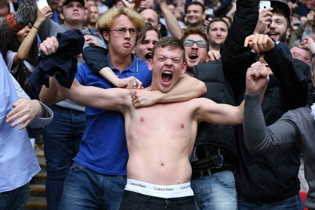 Bilder des Tages - SPORT May 20th 2017, Wembley Stadium, London, England; EFL League 1 Play-off final, Bradford City versus Millwall; Millwall fans celebrate after full time xJohnxPatrickxFletcherx  ActionPlus11881289