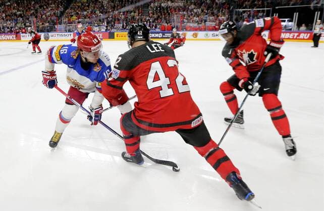 COLOGNE, GERMANY - MAY 20, 2017: Russia s Sergei Plotnikov (L), and Canada s Chris Lee (C) and Wayne Simmonds in their 2017 IIHF Ice hockey Eishockey World Championship WM Weltmeisterschaft semifinal match at Lanxess Arena; Canada won 4-2. Alexander Demianchuk TASS  TS04F740