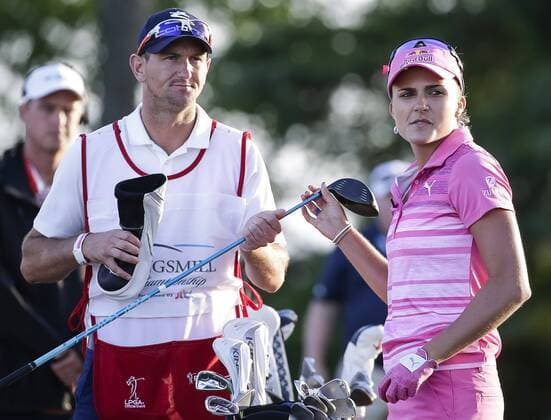 May 20, 2017: Lexi Thompson passes her driver to her caddie during the third round of the Kingsmill Championship on the Kingsmill Resort River Course in Williamsburg, Virginia. CSM LPGA Golf Damen 2017: Kingsmill Championship MAY 20 - ZUMAc04_ 20170520_zaf_c04_082 Copyright: xJustinxCooperx