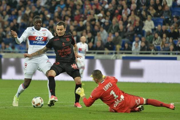 Anthony Lopes et Mouctar Diakhaby (lyon) vs Anastasios Donis (nice) FOOTBALL : Lyon vs Nice - Ligue 1 - 20 05 2017 FredericChambert Panoramic 