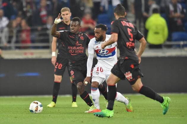 Alexandre Lacazette (lyon) vs Jean Michael Seri (nice) FOOTBALL : Lyon vs Nice - Ligue 1 - 20 05 2017 FredericChambert Panoramic 
