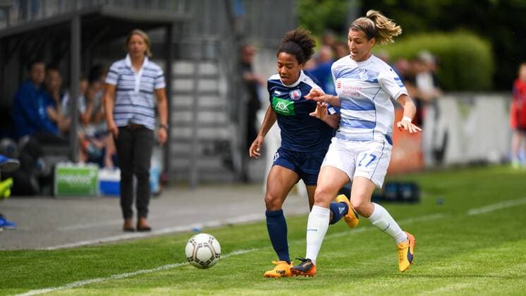Zweikampf E.Aigbogun (Turbine Potsdam) (16) mit Lisa Makas (MSV Duisburg) (27), Fussball, Allianz Frauen-Bundesliga,MSV Duisburg - Turbine Potsdam, xmkx